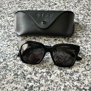 Diff Eyewear Black Sunglasses with Case